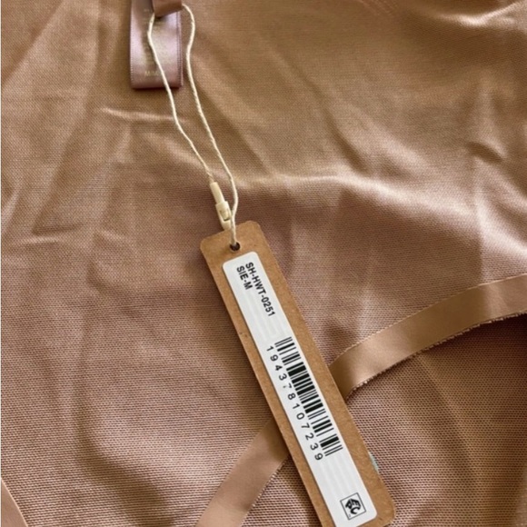 Skims High Waisted Sculpting Thong Size M - Picture 4 of 4